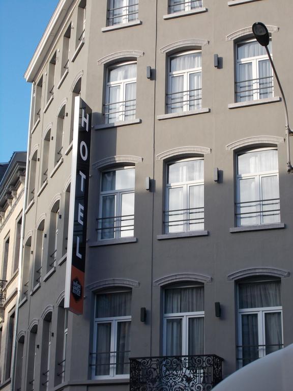 Urban City Centre Hostel Brussels Exterior photo